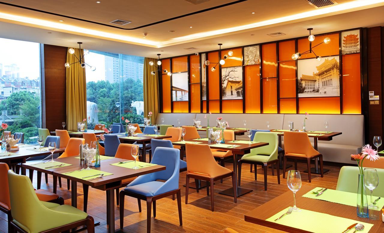 Hampton By Hilton Wuhan Tianhe Airport East Exterior foto